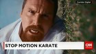 Aksi Karate Sambil Berbaring