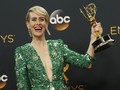 Emmy Awards 2016 Bertabur Dukungan terhadap LGBT