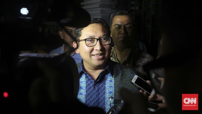 Fadli Zon Resmi Jadi Plt Ketua DPR Gantikan Setnov