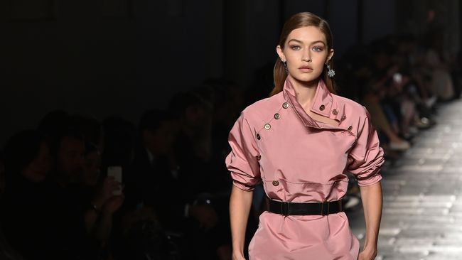 Gigi Hadid Seleksi Jadi Juri di Persidangan Harvey Weinstein