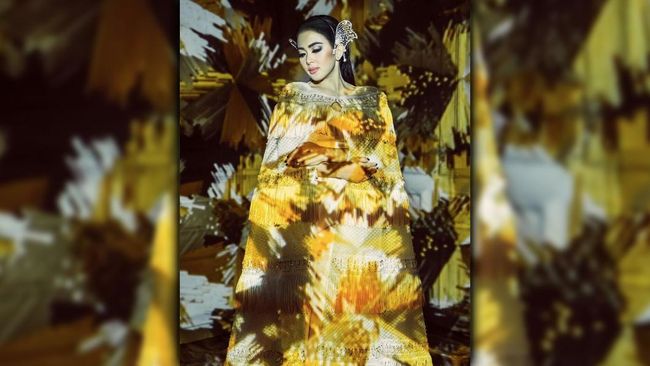 Usai Dipuji, Syahrini akan Kirim Aksesori buat Paris Hilton
