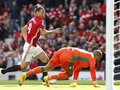 Kiper Stoke Cemerlang, MU Skor Kacamata di Babak Pertama
