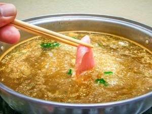 Heboh! Wanita Ini Habiskan Setengah Miliar Cuma buat Makan Hotpot