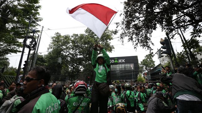 Gojek Beri Penjelasan dengan Secarik Kertas Tulisan Tangan