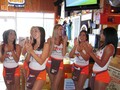 Hooters Tutup Karena Pria Milenial 'Tak Lagi Suka' Payudara