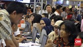 Sejumlah penawaran khusus juga menjadi penarik perhatian pengunjung yang datang. Salah satu yang menarik ialah Program Happy Hour, di mana pengunjung dapat membeli tiket penerbangan dengan diskon sampai dengan 80% pada periode pukul 10.00 WIB–13.00 WIB, dan pukul 16.00 WIB–18.00 WIB. (CNN Indonesia/Djonet Sugiarto)