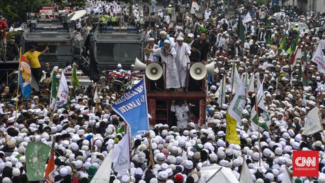 Sempat Ricuh, Pendemo Anti Ahok Memaksa Masuk ke Balai Kota