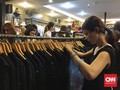 Kaus Hitam Laris Manis dalam Masa Berkabung di Thailand