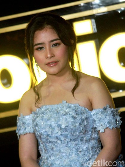 Malas ke Salon, Ini Cara Prilly Latuconsina Tetap Cantik Tiap Hari Malas ke Salon, Ini Cara Prilly Latuconsina Tetap Cantik Tiap Hari