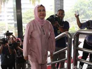 Profil Emilia Contessa, Aktris-Penyanyi Meninggal di Usia 67 Tahun