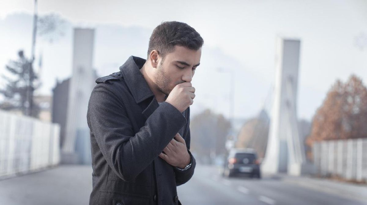 Pakar Ungkap Beda Batuk Flu Vs Batuk Akibat Polusi