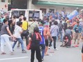 Mobil Polisi Filipina Lindas Demonstran Tertangkap Kamera