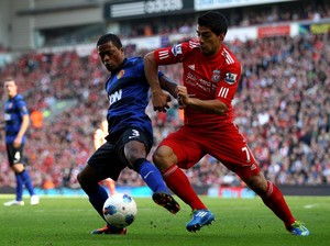 Evra Tantang Luis Suarez Duel di MMA, Ini Alasannya