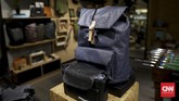 Ragam desain tas yang menjadi tren kaum urban Korea Selatan kini hadir di butik Project X di lantai dua Plaza Indonesia dengan pilihan harga dan ukuran. Di sini, juga tersedia produk buatan Kanada, Jepang dan Amerika Serikat. (CNN Indonesia/Safir Makki)