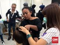 Dari Salon 'Rumahan' ke Meja Rias 'Fashion Week'
