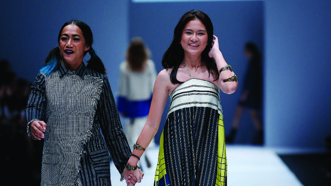 Tenun Baduy Lekat Tampil Memikat di JFW 2017