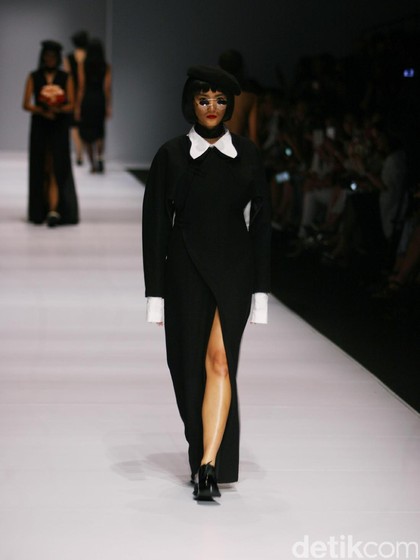 Patrick Owen Tampilkan Busana Cheongsam Edgy Terinspirasi dari Sang Bunda Patrick Owen Tampilkan Busana Cheongsam Edgy Terinspirasi dari Sang Bunda