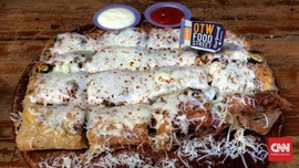Mencicip Martabak Eksperimental di OTW Food Street