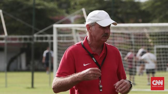 Kehilangan Bachdim, Riedl Tetap Gunakan 4-4-1-1