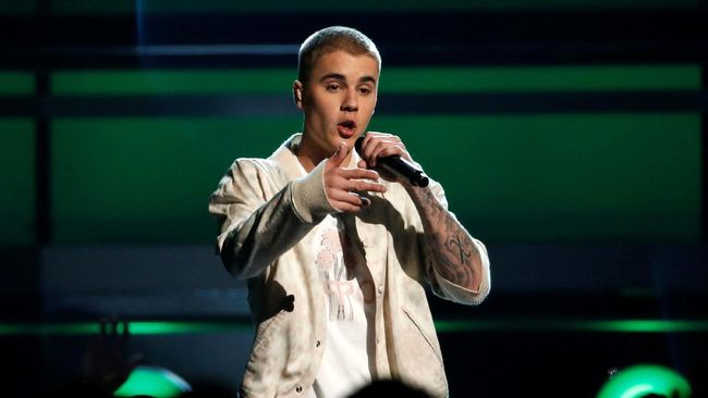 Gol Memukau Justin Bieber saat 'Bergabung' di FC Barcelona
