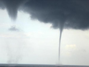 Penampakan Tornado Terjang Pantai Atlantic New York