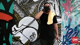 Seniman mural Indonesia pun berkesempatan berkolaborasi dengan seniman jalanan Perancis, dalam pekan seni grafiti bertajukk Off the Wall, 2-7 November 2016. (CNN Indonesia/Andry Novelino)