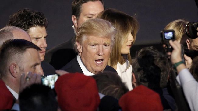 Minus Artis Papan Atas, Inagurasi Trump Dibuat 'Puitis'