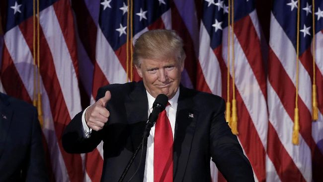 Rambut Donald Trump Bikin Susah Pematung Lilin di Paris