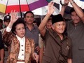 Habibie Sempat Pesan Prangko Perjalanan 8 Windu Cinta Ainun