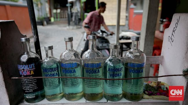 Premium Langka, Pengecer Patok Harga Rp9.000 per Liter