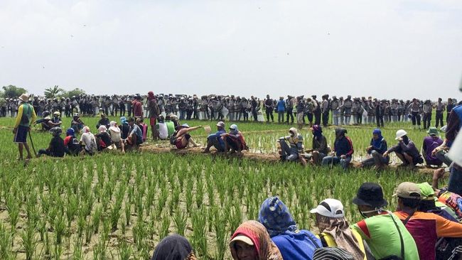 Tolak Bandara, Petani Majalengka Ditembak Gas Air Mata