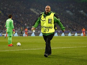 Mengenal Steward Stadion & Perannya dalam Pertandingan Sepak Bola