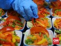 Mengintip Kesibukan Koki Dapur Katering 'Makanan di Udara'