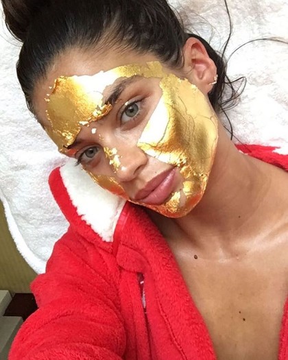 Masker Emas 24 Karat, Perawatan Andalan Model Victorias Secret Sebelum Show Masker Emas 24 Karat, Perawatan Andalan Model Victorias Secret Sebelum Show
