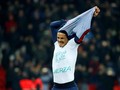 Cavani Rayakan Gol ke-100 untuk Chapecoense
