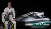 Rekan tim pertama Nico Rosberg di Mercedes adalah salah satu pebalap terbaik sepanjang sejarah, Michael Schumacher. Akan tetapi, Rosberg hampir selalu unggul dari Schumacher di tiap balapan. (AFP PHOTO / Jorge Guerrero)