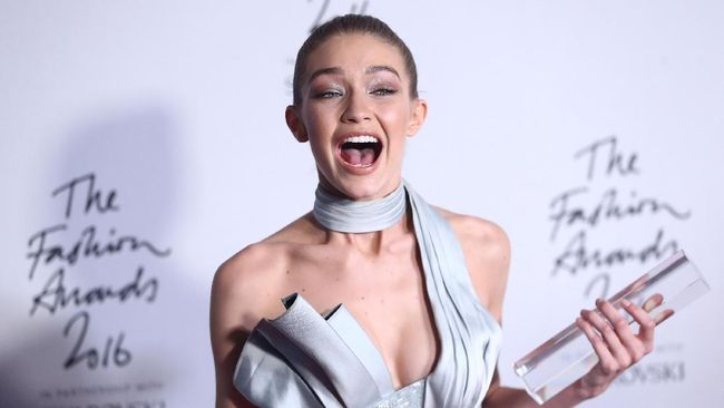 Visa Ditolak China, Gigi Hadid Batal ke Victoria's Secret