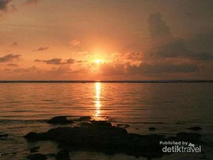 5 Pantai dengan Spot Sunset Terbaik di Sukabumi