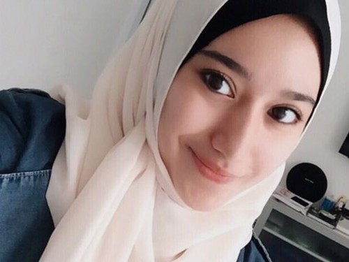 Foto: Cantiknya Chacha, Putri Cindy Fatikasari dengan Gaya Jilbab Panjang Foto: Cantiknya Chacha, Putri Cindy Fatikasari dengan Gaya Jilbab Panjang
