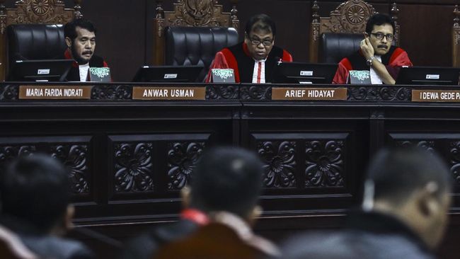 Hakim Beda Pendapat, MK Tolak Gugatan Pasal Zina dan LGBT
