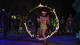Sejumlah kegiatan wisata alam, seperti mendaki bukit atau menyelam, bisa dilakukan di sini. Tapi, Pesta Bulan Purnama menjadi hal yang ditunggu setiap tahunnya.(AFP PHOTO/Lilian Suwanrumpha)