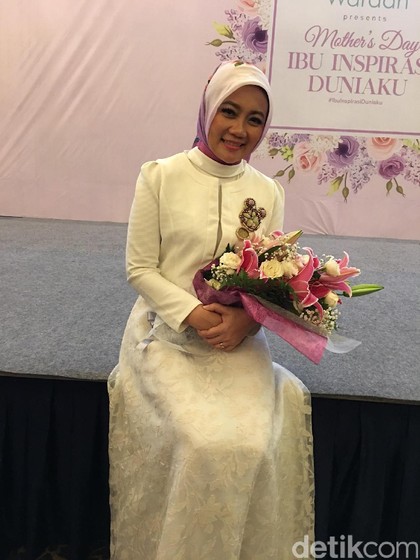 Cerita Manis Atalia Kamil di Hari Ibu, Diberi Puisi Cinta Hingga Ciuman Cerita Manis Atalia Kamil di Hari Ibu, Diberi Puisi Cinta Hingga Ciuman