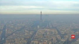 Kota Romantis Paris Berselimut Kabut Asap
