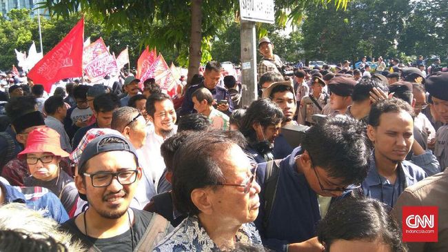 Ratusan Pendukung dan Penentang Ahok Datangi Lokasi Sidang
