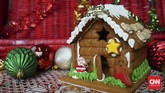 Kue jahe juga bisa dibentuk ala rumah gula dalam dongeng klasik dari Jerman, Hansel dan Gretel. Padankan sajian kue yang terbuat dari tepung, jahe parut, soda kue, telur ayam dan gula ini dengan minuman teh hangat. (CNNIndonesia/Mundri Winanto)