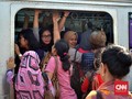 Penumpang Angkutan Umum Ingat Jaga Jarak Demi Cegah Corona