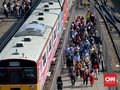 Antrean Tiket Kertas KRL Diwarnai Keluhan Penumpang