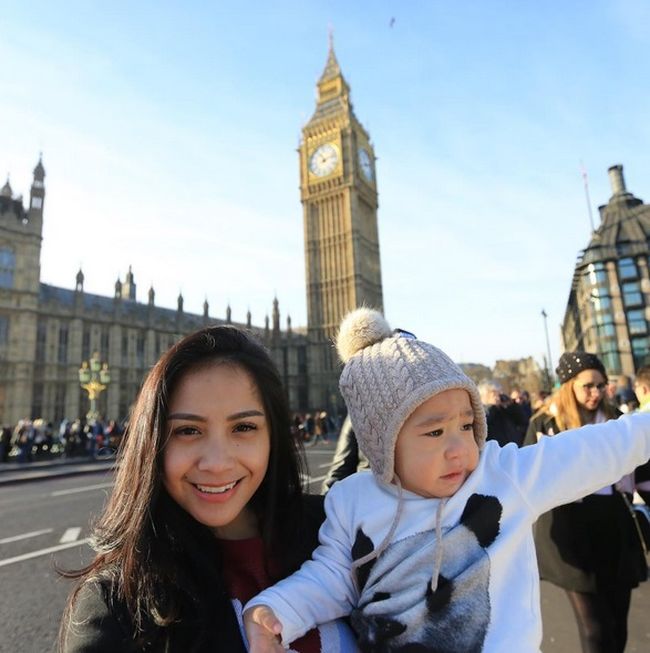 Foto: 5 Gaya Kasual Nagita Slavina yang Minimalis dan Manis