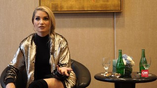 Natalie Conway 'X-Factor' dan Rencana Tahun Baru di Indonesia