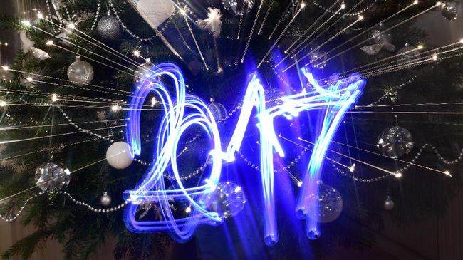 Pesta Kembang Api Semarakkan Perayaan Tahun Baru 2017
